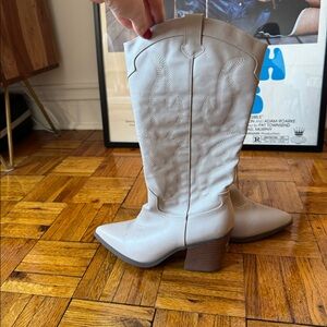 New without tags cowboy boots